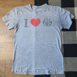 Chick Fil A Tee Size Medium